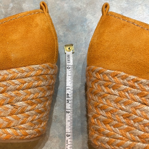Donald Pliner orange suede wedge shoes (sz 10) - Picture 4 of 12